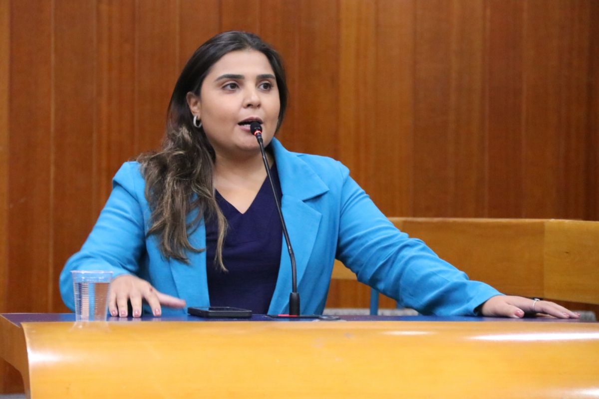 Vereadora aliada de Rogério Cruz critica serviço de saúde oferecido pelo Imas